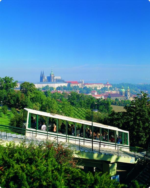 Nebozizek Hotel A Restaurant Prag Exterior foto